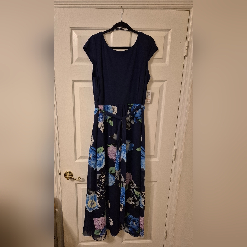 Elegant Navy Floral Maxi Dress